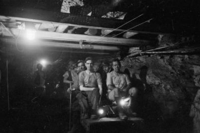 Men_of_the_Mine-_Life_at_the_Coal_Face_Britain_1942_D8273.jpg